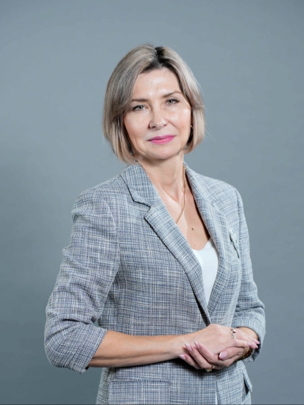 Костюченко Елена Яновна.
